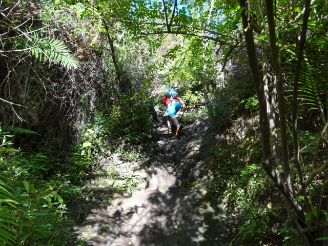 Quelques fortes pentes glissantes par endroits