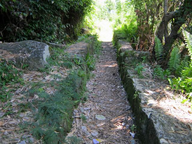 Le petit canal est en très bon état sur de courts tronçons