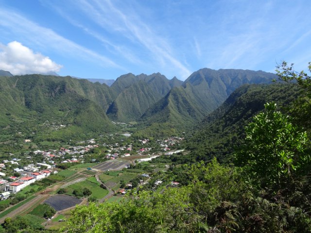 Le village de Bras Long et la chaîne du Dimitile