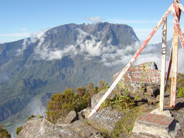 Le Gros Morne et le Piton des Neiges depuis la Roche Ecrite