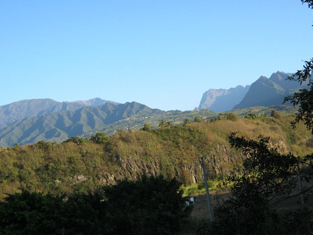 Splendides panoramas sur les Bénares, le Dimitile et le Piton des Neiges