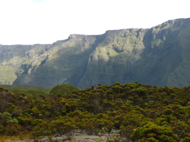 Les remparts autour de la Savane Cimetière