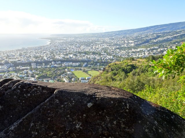 Point de vue sur la ville en début de descente