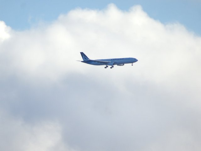 A certaines heures, c'est le passage incessant des avions vers Gillot