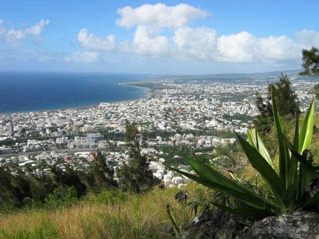 Autre panorama sur la ville, jusqu'à l'aéroport