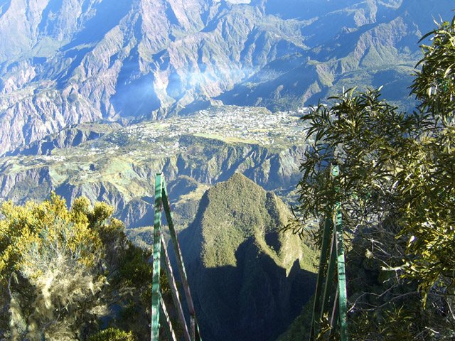 Vertigineux point de vue sur le Bonnet de Prêtre depuis la grande échelle