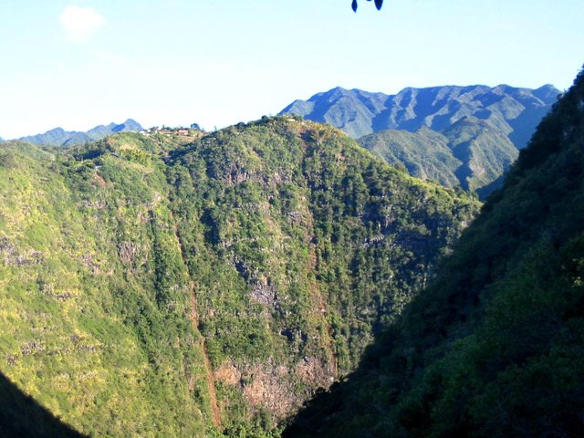 Vers le Hameau Jean Lauret et vues sur le Dimitile