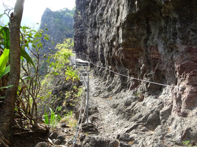 Passage un peu vertigineux avant de parvenir à la passerelle