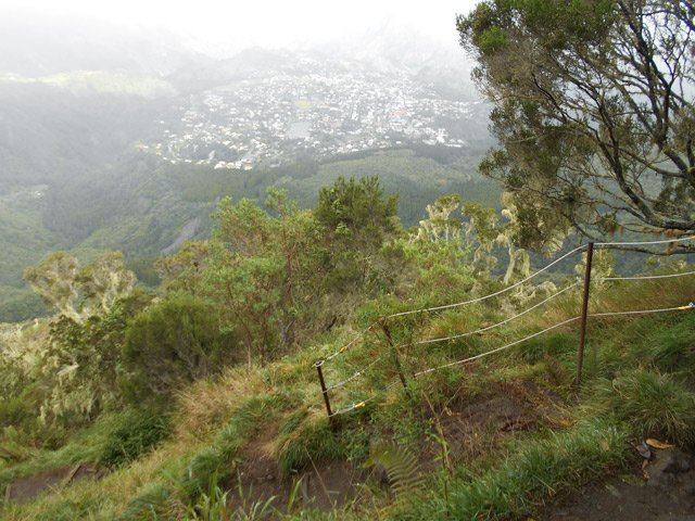 Rares points de vue sur Cilaos durant la montée