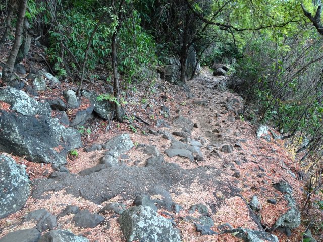 Bientôt la fin des 4 km de pierres de toutes tailles