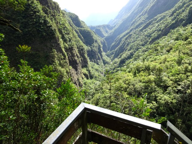 Arrivée à la première passerelle avec vue sur le Bras Bémale