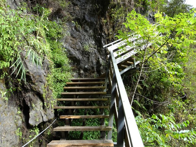 Les installations sont larges, solides et bien isolées du vide par les rambardes