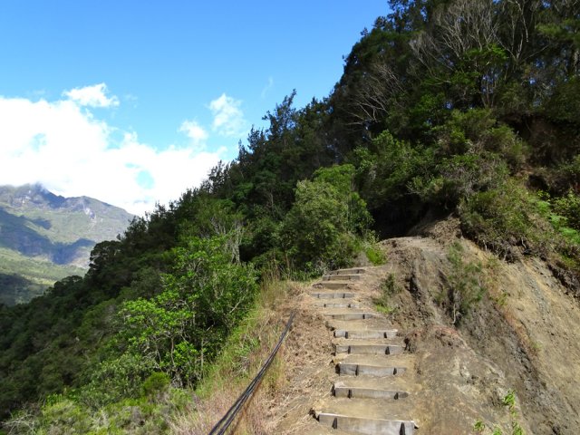 Profiter des deux vallées depuis le passage étroit de Petit Rein