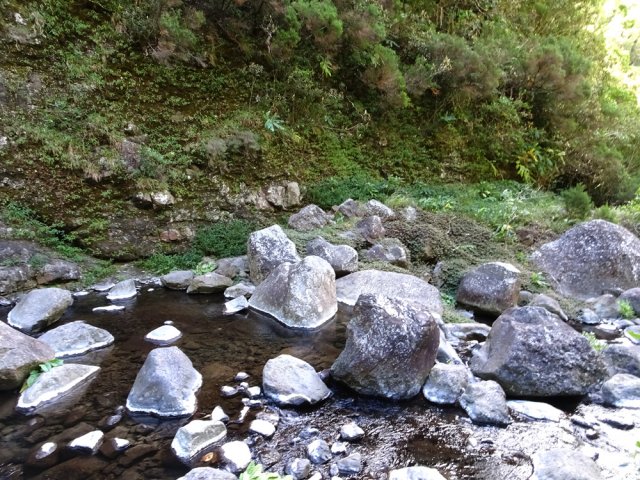 Un des nombreux gués qui se traversent facilement si le niveau est bas