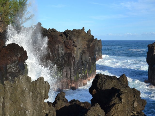 Les impressionnantes vagues du Cap Bas