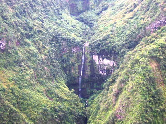 Beaux panoramas sur la cascade en aval du Bassin Diable qu'on devine plus haut