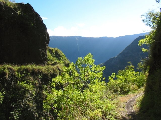 Un coude très marqué après le franchissement du tunnel