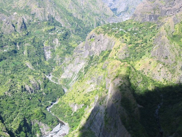 La passerelle entre Cayenne et les Lataniers