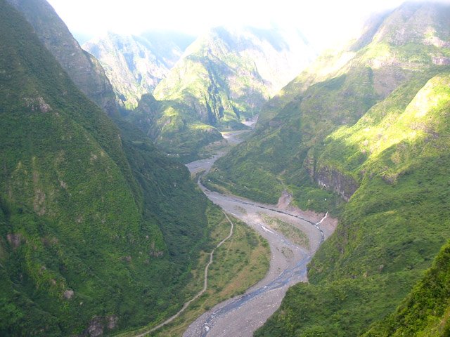 La piste vers Deux Bras