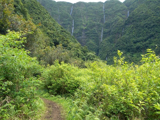 Petit coup d’œil sur les cascades des Bras d'Annette en se retournant