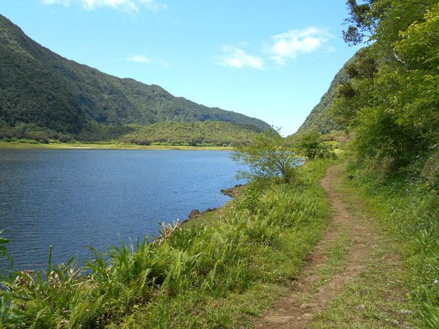 Très agréable sentier jusqu'à la fin de l'étang ...