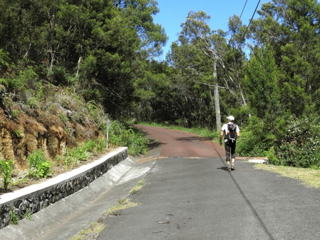 Encore du goudron à l'approche du sommet