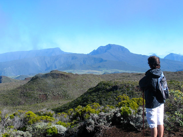 Les cratères autour de l'Oratoire Sainte-Thérèse et panorama sur le Piton des Neiges