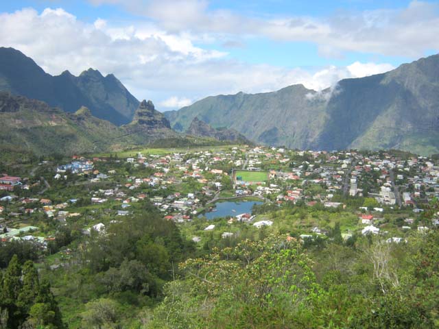 Beau panorama sur Cilaos depuis la Roche Merveilleuse
