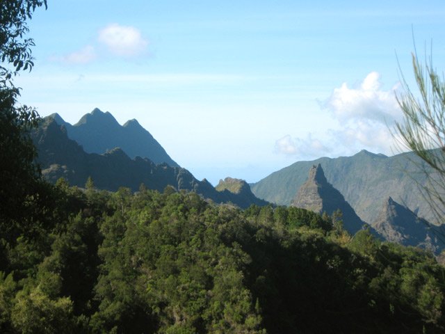 Le Dimitile, le Gros Morne de Gueule Rouge et le Grand Piton