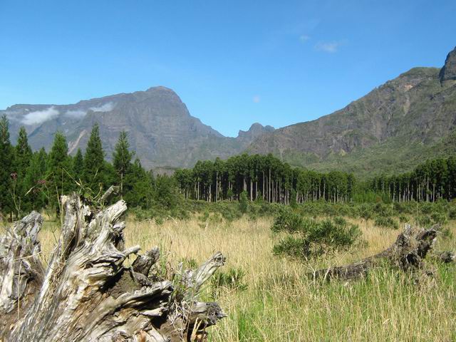 Superbes points de vue sur le Grand Bénare avant de partir vers Bras Sec