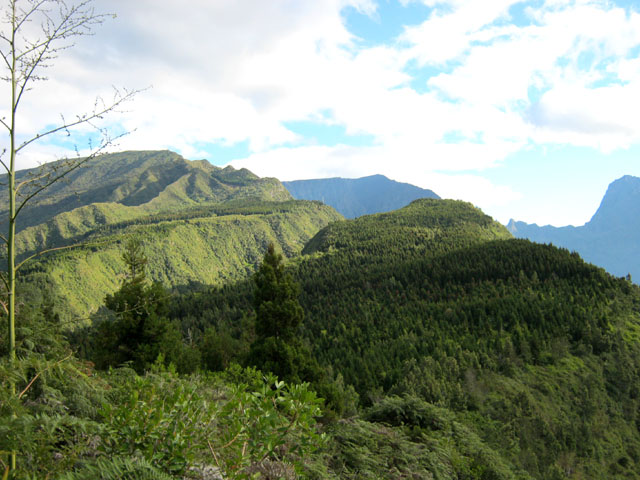 Vue sur la Fenêtre des Makes et le Grand Bénare