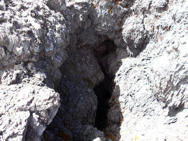 Attention de ne pas glisser dans une de ces failles