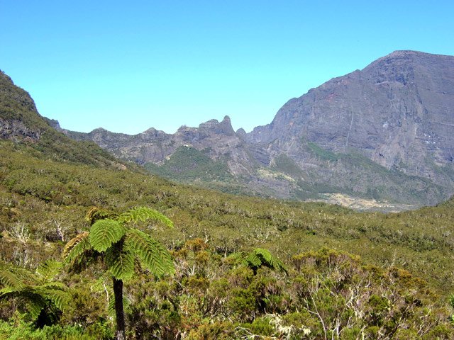 Panorama sur la Plaine des tamarins et le Col du Taïbit avant la descente
