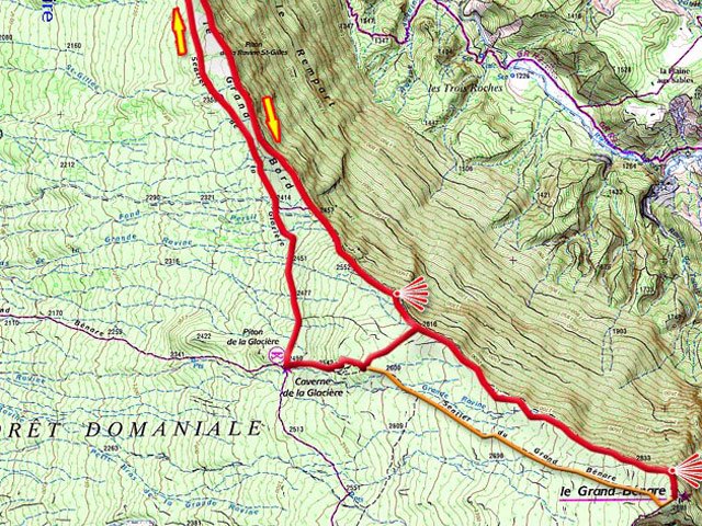 Ne pas hésiter à emprunter le sentier en orange entre le Bénare et la Glacière.