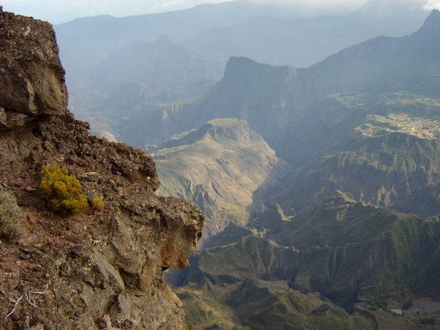 Vue sur Mafate depuis le Grand Bord