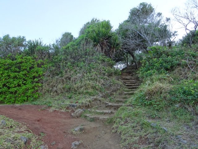 Début du sentier de remontée vers le piton
