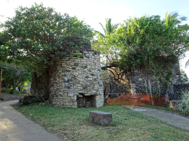 On frôle les ruines du four à chaux
