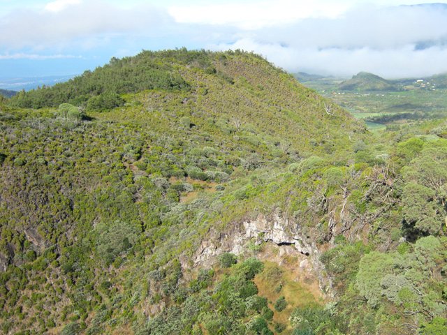 On peut envisager d'en faire le tour en revenant vers Bourg Murat