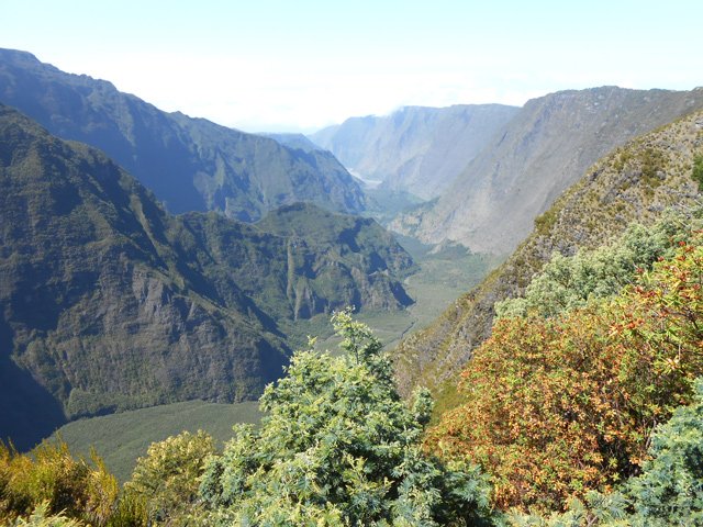 La vallée de la Rivière des Remparts depuis le belvédère en bois du Nez de Bœuf