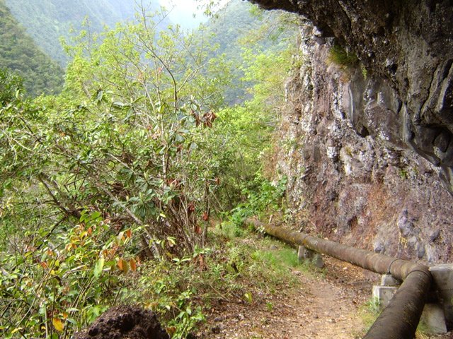 La tuyauterie de la canalisation dans une portion sujette aux éboulis