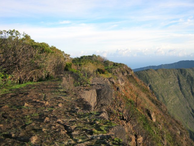 On marche souvent à quelques centimètres du bord de rempart