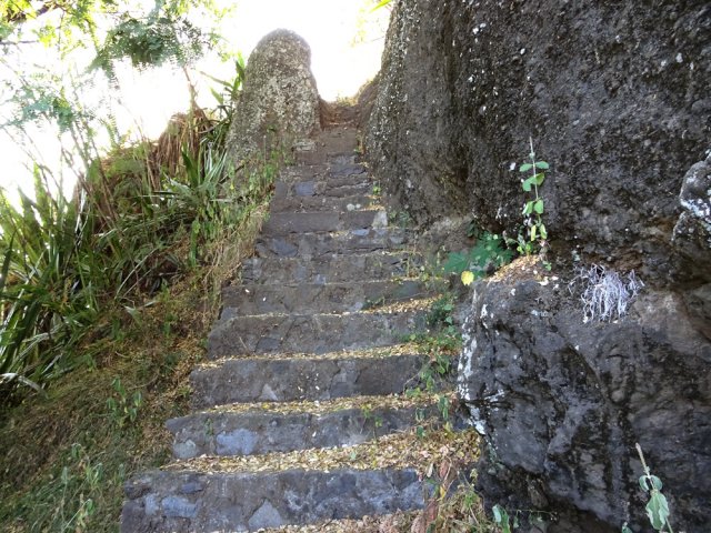 Hautes marches et forte pente pour ce dernier escalier