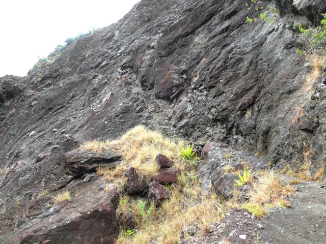 Passage délicat d'un grand éboulis très ancien