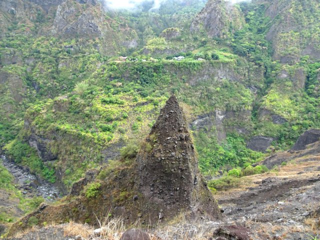 Panoramas sur Cayenne depuis l'éboulis et son aiguille friable