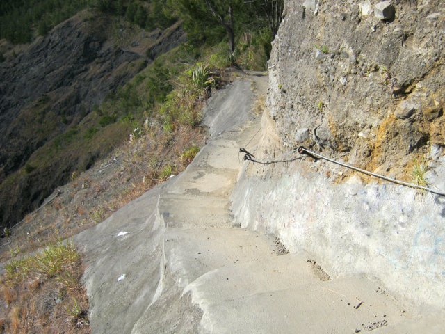 Passage des escaliers de la Brèche. Vertige possible pour certains