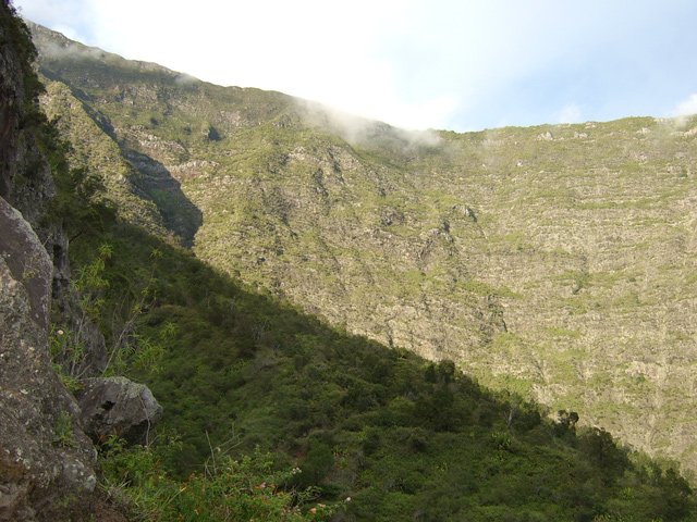Une idée du rempart entre la Brèche et le Maïdo