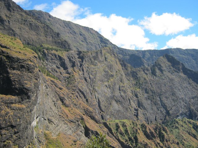 Le Piton de Roche Plate et le rempart des Orangers