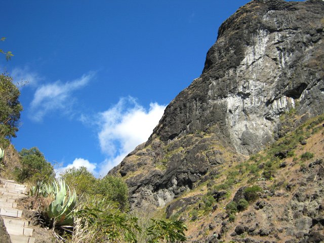 L'escalier en bois sur les flancs abrupts du Piton de Roche Plate