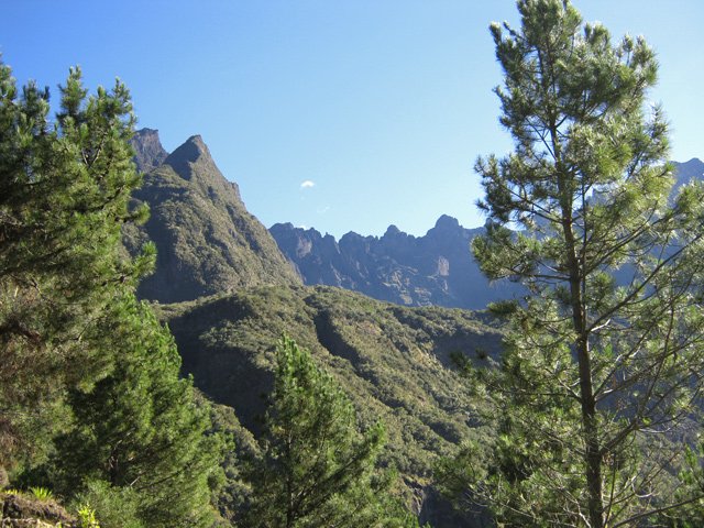 On imagine déjà voir le cœur du Piton des Neiges et du Gros Morne