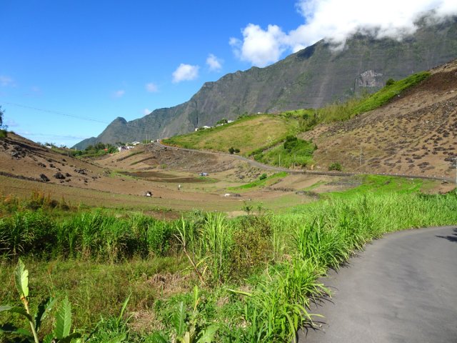 Portion de route agréable à 1000 m d'altitude